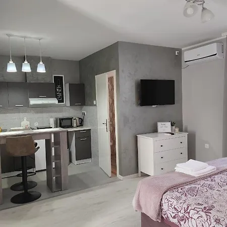 Flora Apartment